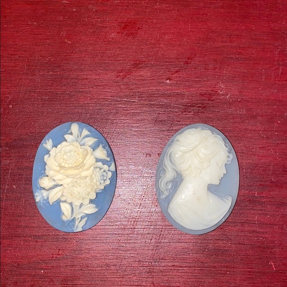 Cameos - Picture 1 of 2